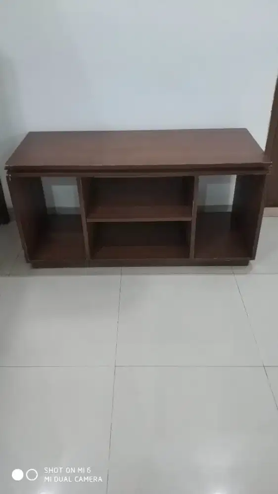 Meja TV kayu simpel bahan Plywood 60 x 120