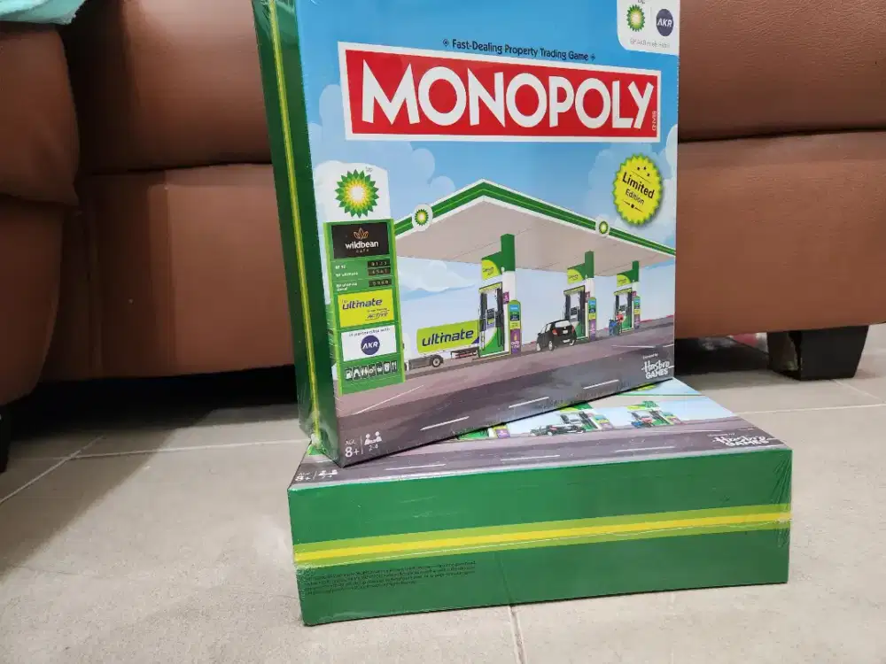 Collection Item Monopoly by Hasbro Games AKR BP Limited Edition!!