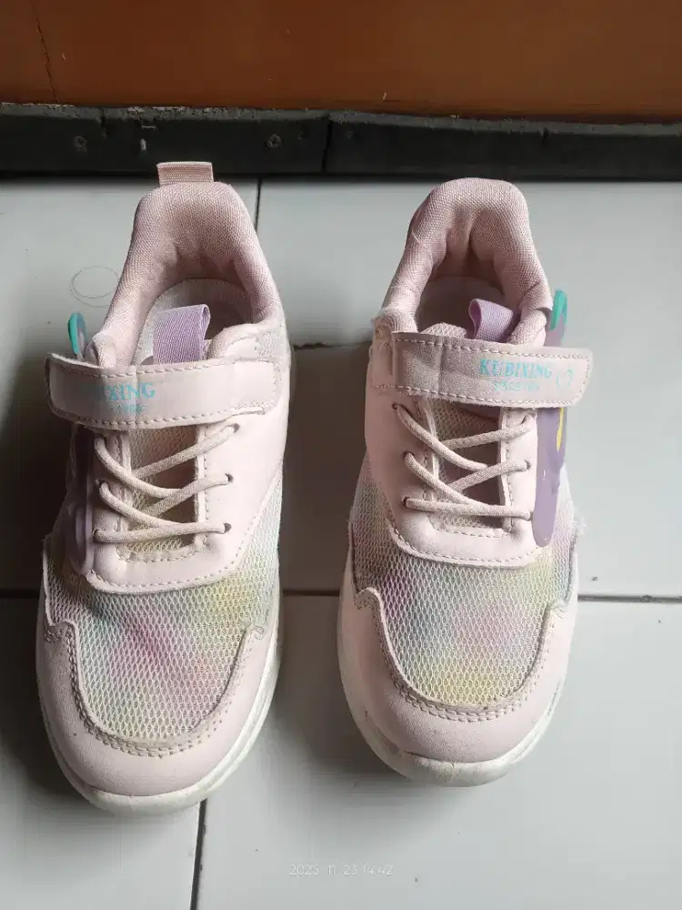 Sepatu anak cewek