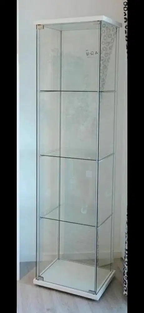 dijual cepat lemari kaca informa