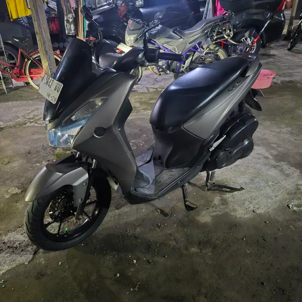 MOTOR MATIC YAMAHA LEXI GREY (ABU - ABU) TAHUN 2018 PLAT W SIDOARJO