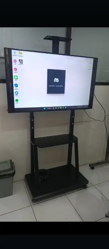Brecket TV standing 32 ins sampe 65 ins
