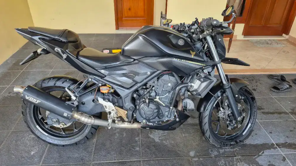 MT25 2016 HITAM BEKASI KOTA