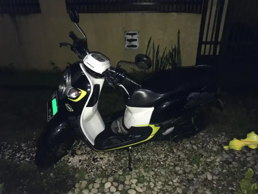 DIJUAL SCOOPY 2017 - HITAM PUTIH