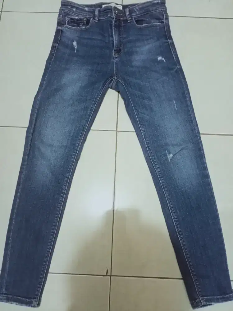 Levis brand Stradivarius warna biru