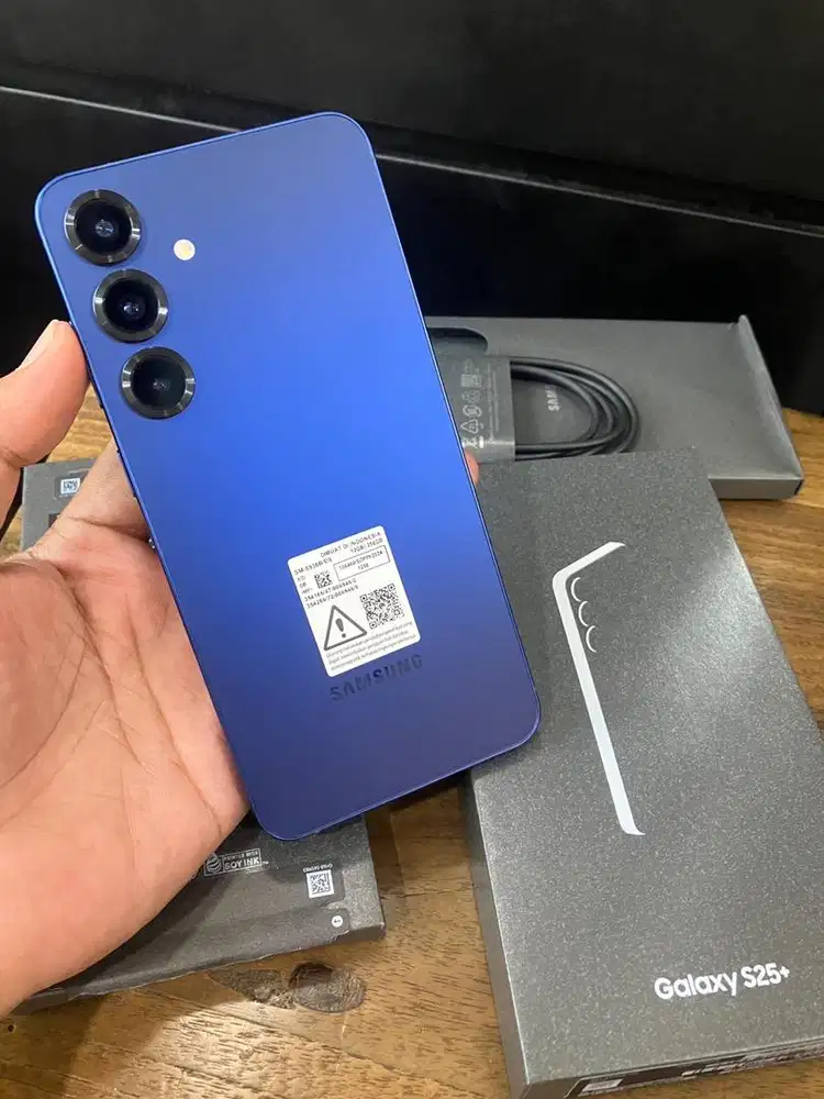 Samsung s25 plus 256gb like new