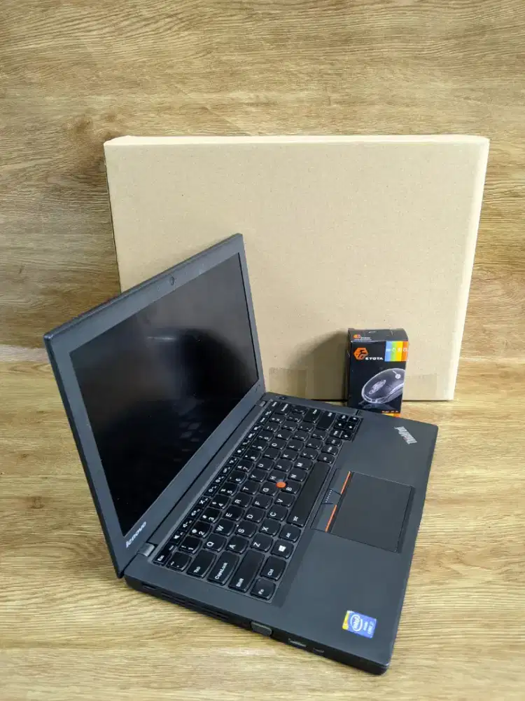 Laptop Lenovo Thinkpad X250 Slim Core i7 Gen5 Ram 8GB