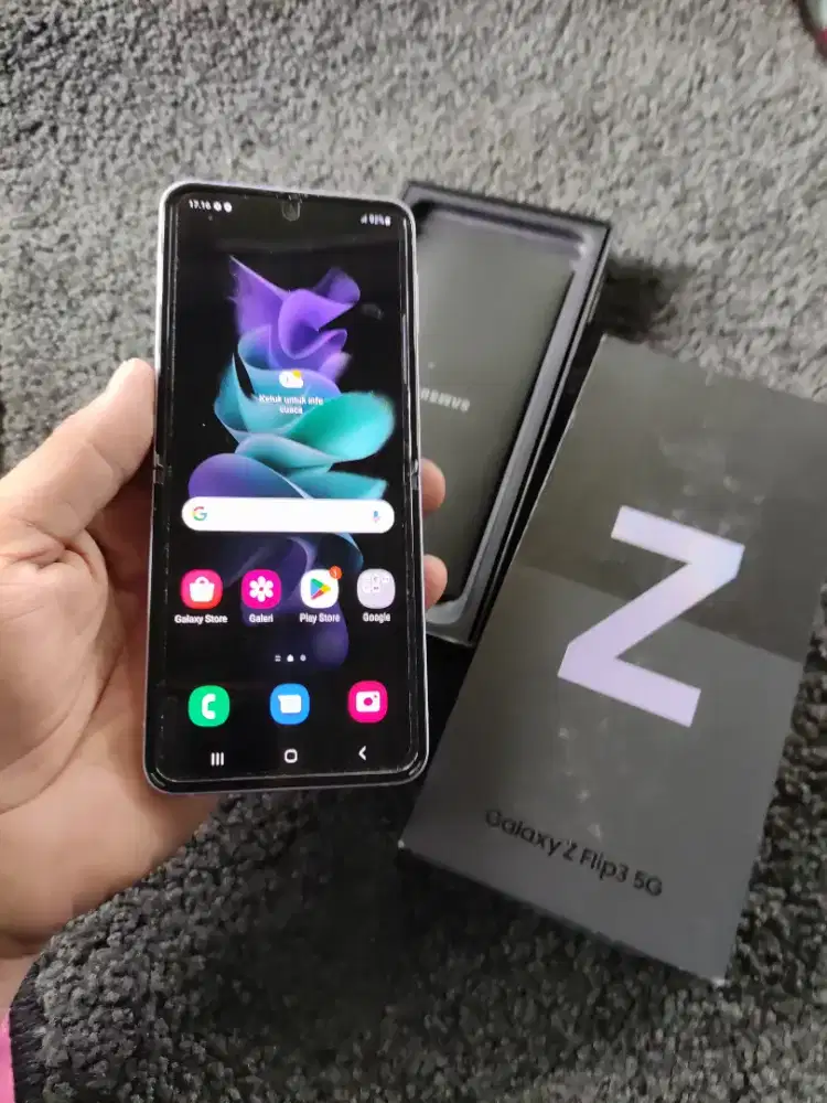 Samsung Z flip 3 5g NFc minus layar titik kecil bgt fulset mulus