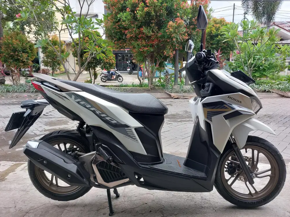 (DP 800)‼️ Plat B TangSel Vario 125 CBS ISS Keyless Putih 2023