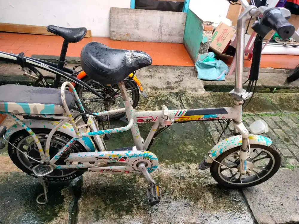 sepeda listrik lipat