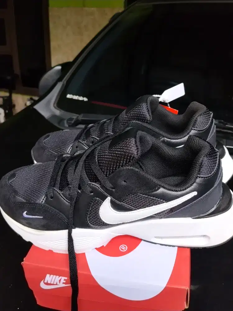 Sepatu running Nike size 43