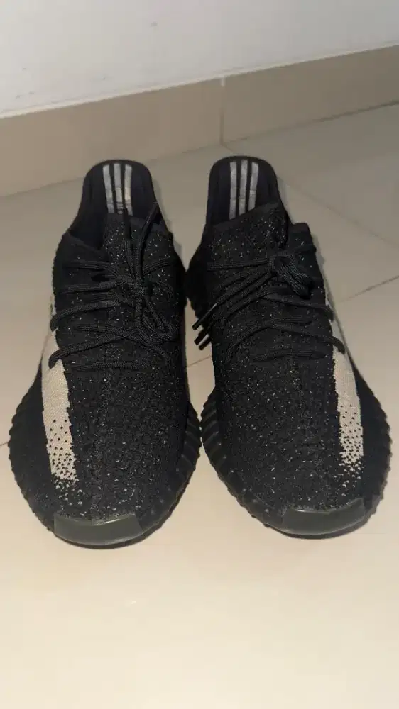 Sepatu Yeezy boost Adidas 350 V2 size 9,5, Ada 3 pasang beda warna
