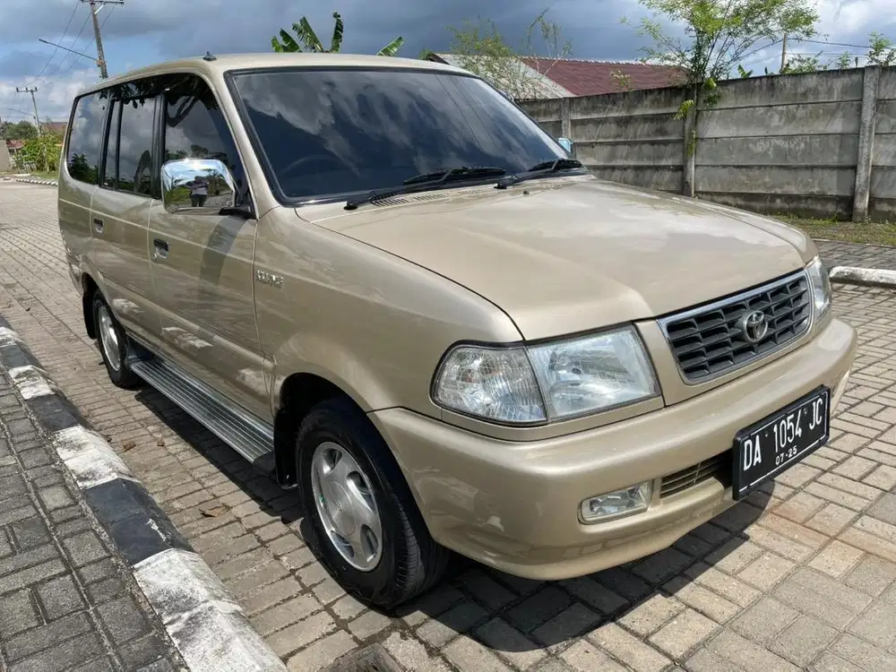 Kijang LGX 1,8 Bensin Istimewa