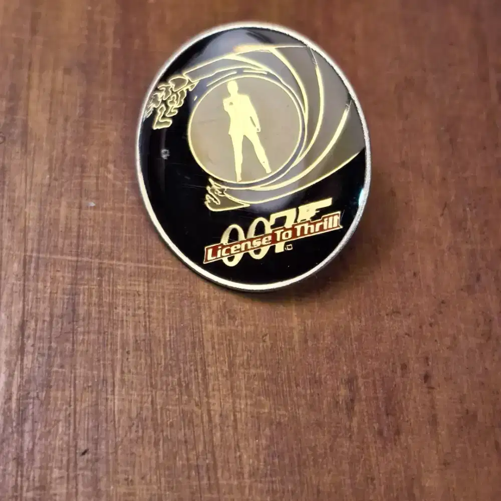 Pin Broch Bros 007 License to Thrill Barang Antik Vitage Jadul Rare