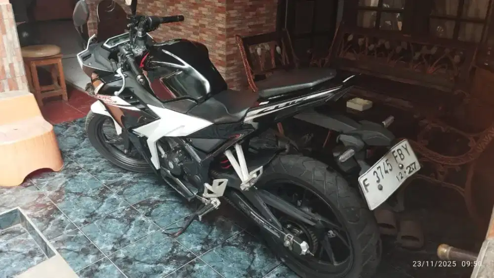 DIJUAL MOTOR CBR 2017 14 Juta nego