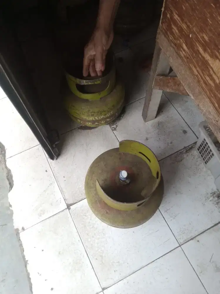 Dibutuhkan pekerja wanita ( ART )