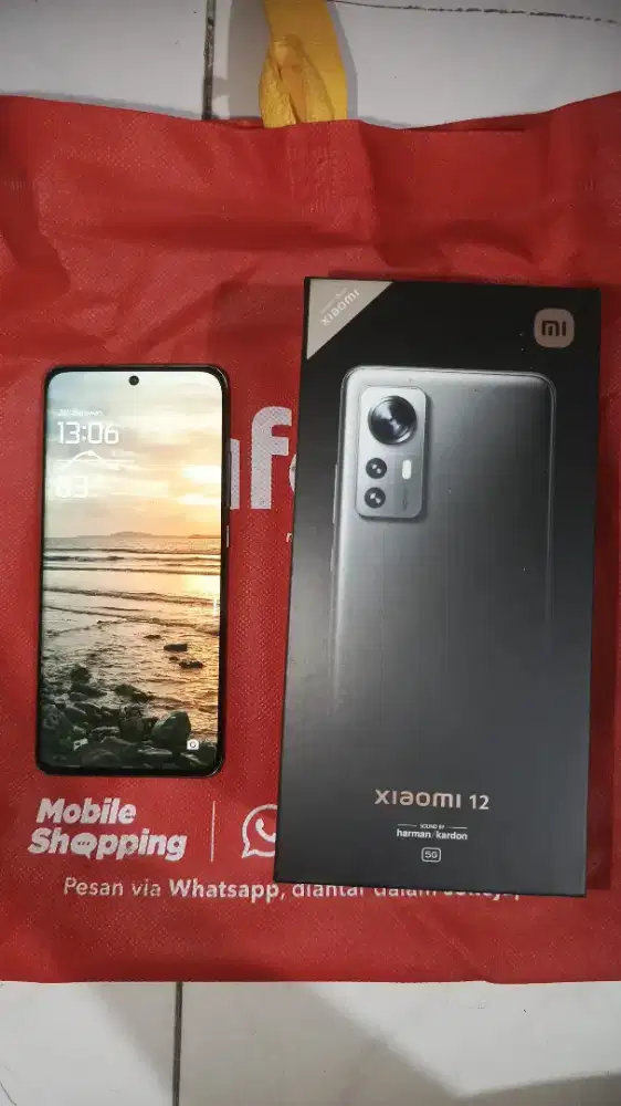 XIAOMI 12 8 + 4 / 256 GB
