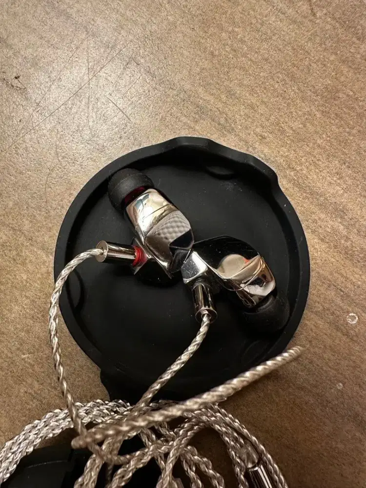 Final Audio A8000 earphone in-ear monitor (IEM) beryllium