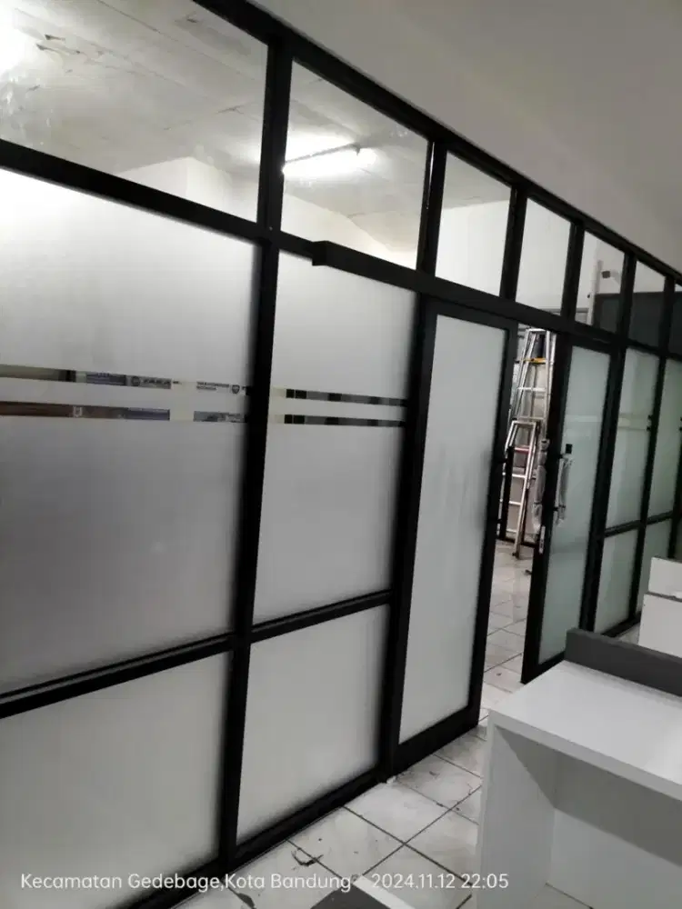 Kusen aluminium pintu aluminium partisi aluminium kaca
