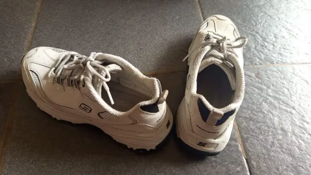 Sepatu skechers