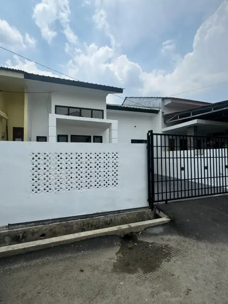 KOMPLEK GAPERTA ADA SEKOLAH, KOLAM RENANG