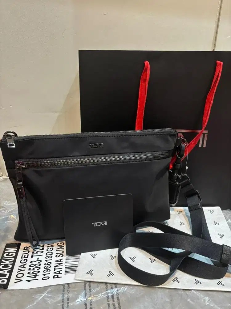 Tumi Sling Bag Wanita Black