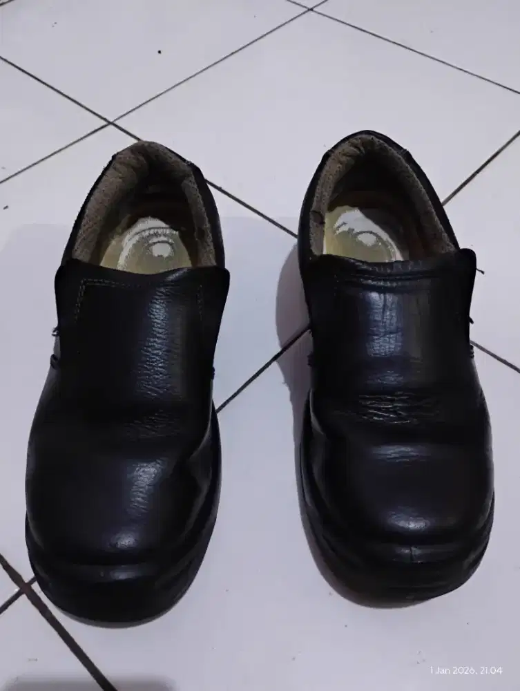 Sepatu safety original