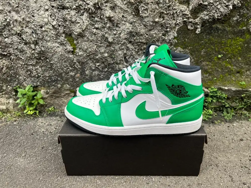 Sepatu Nike Air Jordan 1 Mid Lucky Green