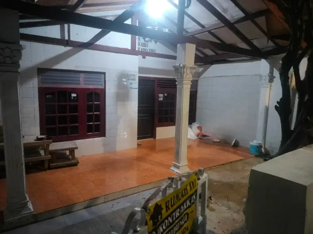 Rumah besar disewakan cocok buat usaha