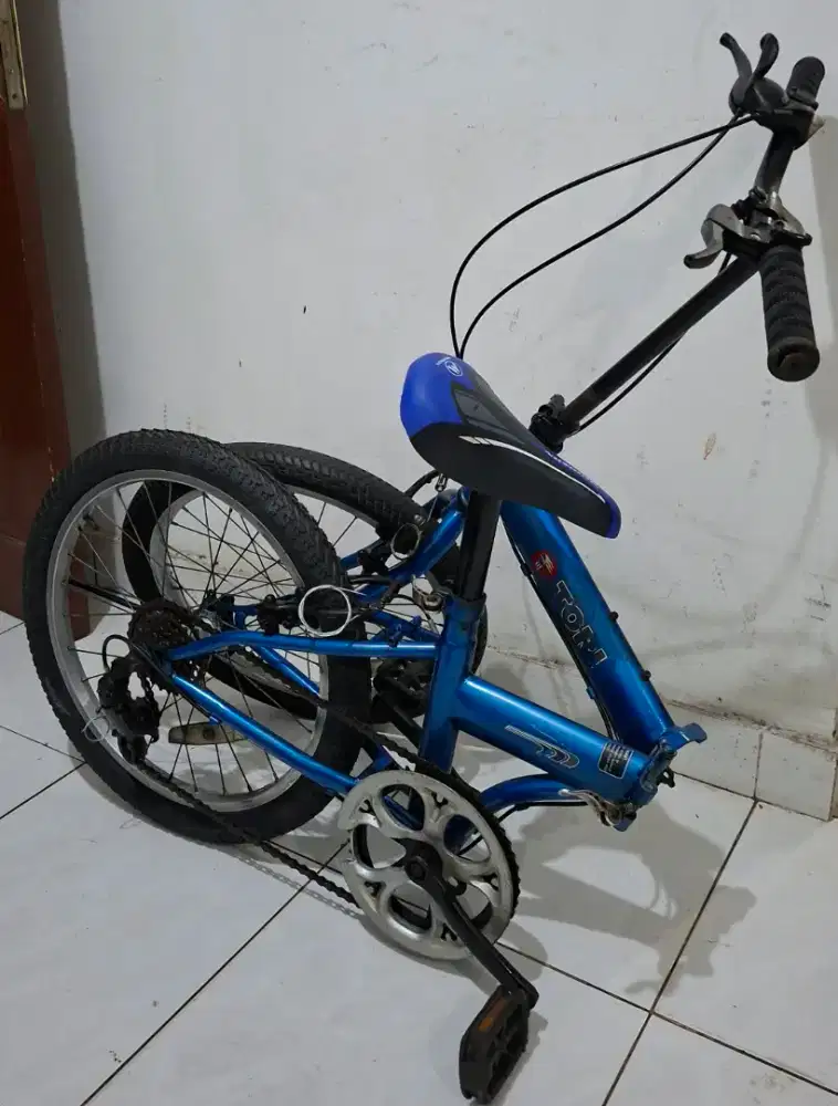 Sepeda lipat merk tori