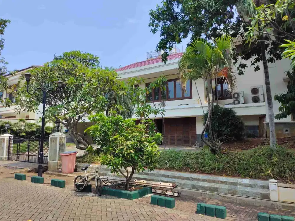 Rumah Standart Tampak Siring Raya Bukit Gading Villa