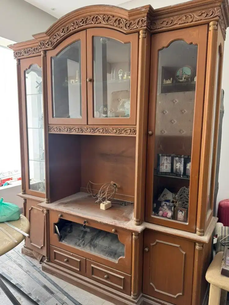 Lemari TV kayu cokelat