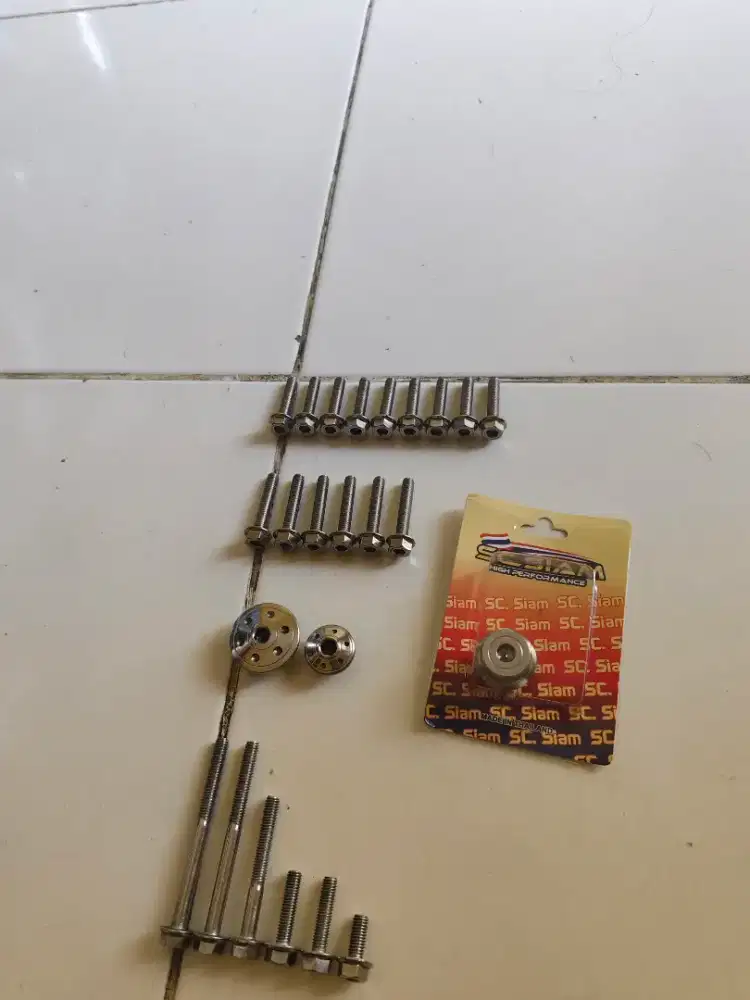 Baut stenlis satria fu karbu