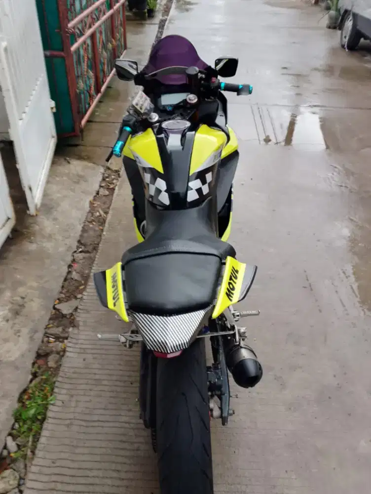Di jual yamaha  r15