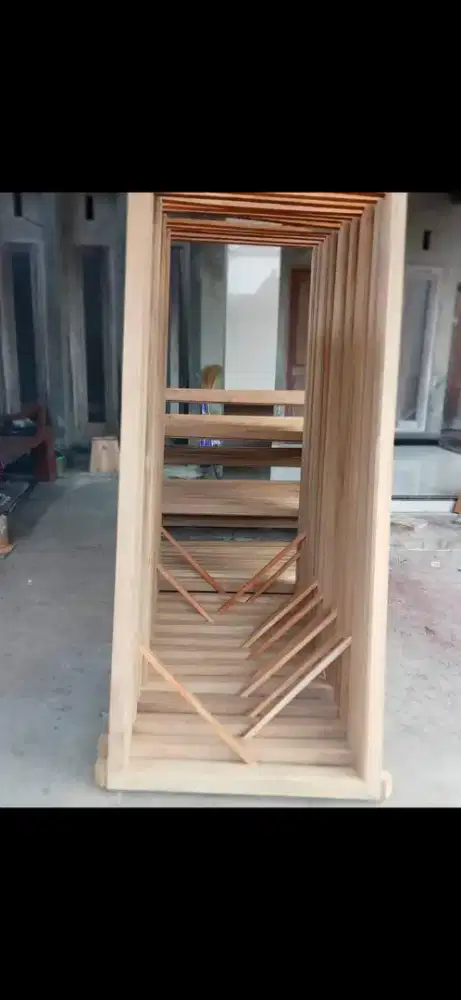 Kusen jendela nya ready dari kayu bekas Meranti oven berkualitas