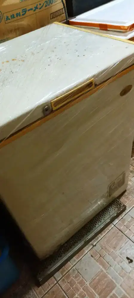 Frezer box rumah tangga