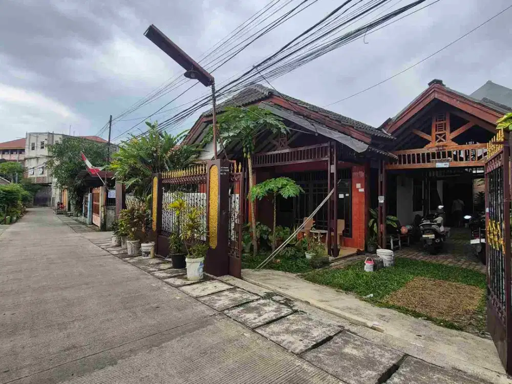 DIJUAL RUMAH LAMA KOKOH SIAP HUNI DI KRAMAT JATI JAKARTA TIMUR