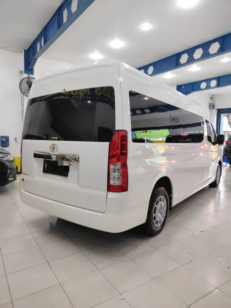Toyota Hiace Premio 2.8 Manual 2021 Putih Siap Pakai