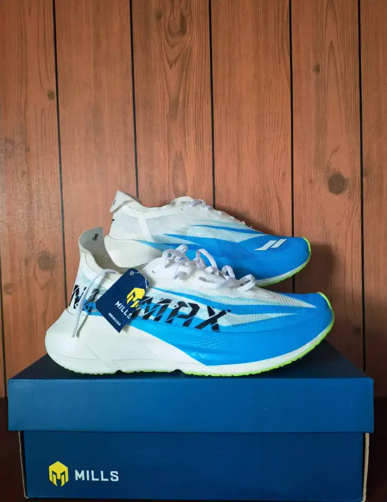 Sepatu running Mills