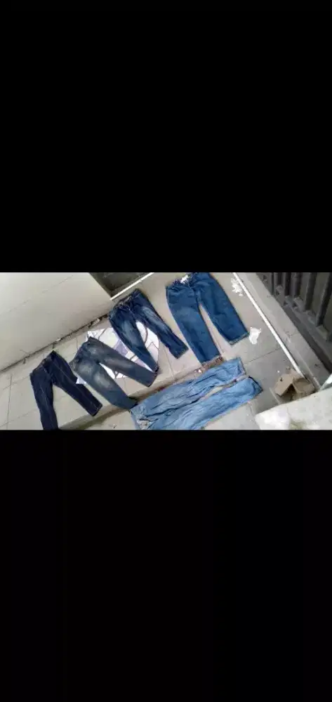 Di jual celana cew ukuran 30 kecil bahan jeans murah aja. Wa ,hp