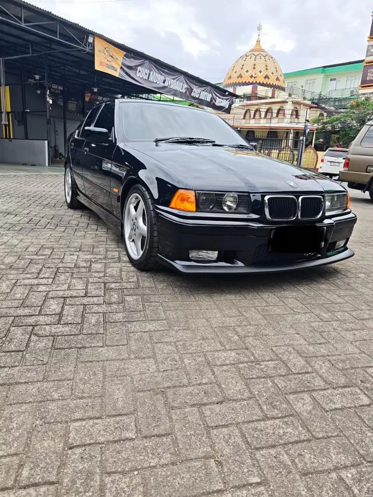 BMW 323i 1997 Bensin
