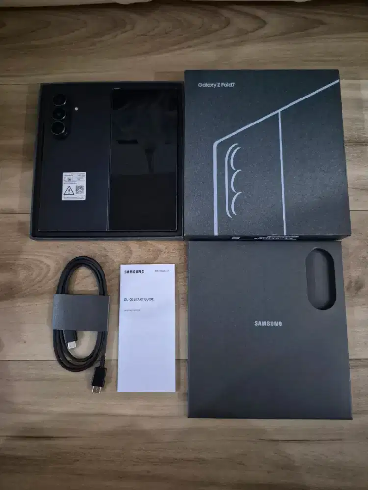 Samsung fold 7 12/256 (ada 1dent dan cat klupas)garansi ON july 2026,
