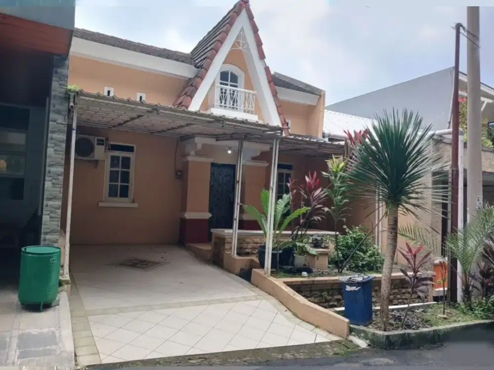 DISEWA RUMAH TAHUNAN 2 LANTAI BAGUS SIAP HUNI HARGA NEGO SENTUL CITY