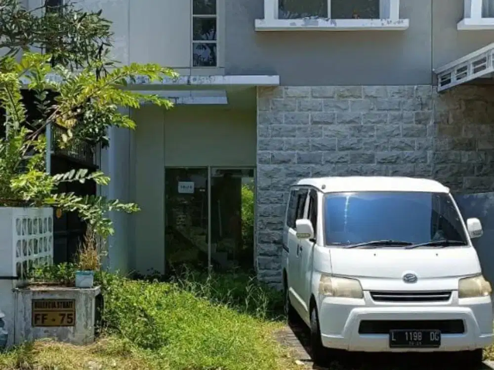 Row 4 mobil. Rumah Puri Surya jaya Sidoarjo