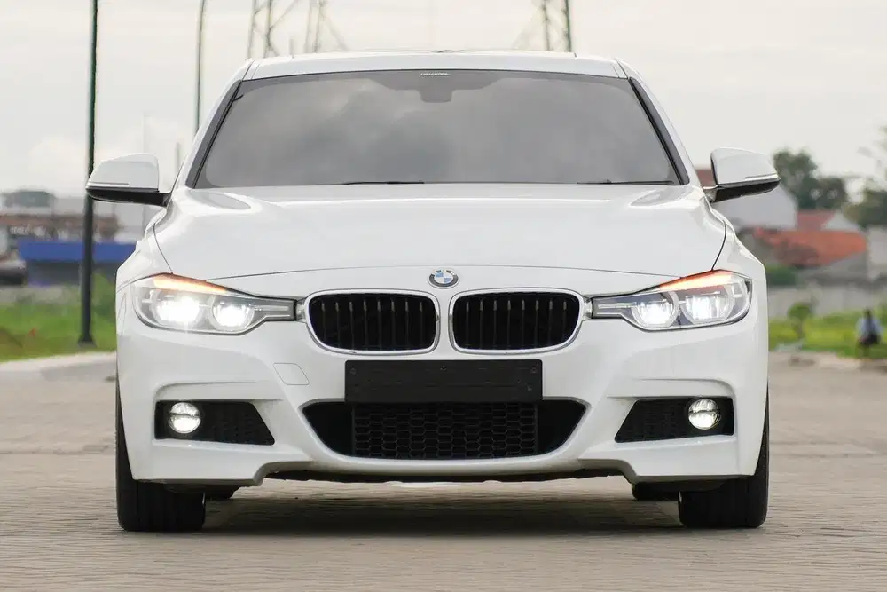 Rare Spec! BMW 330i Msport Facelift LCI 2018 White on Red c300 cla200