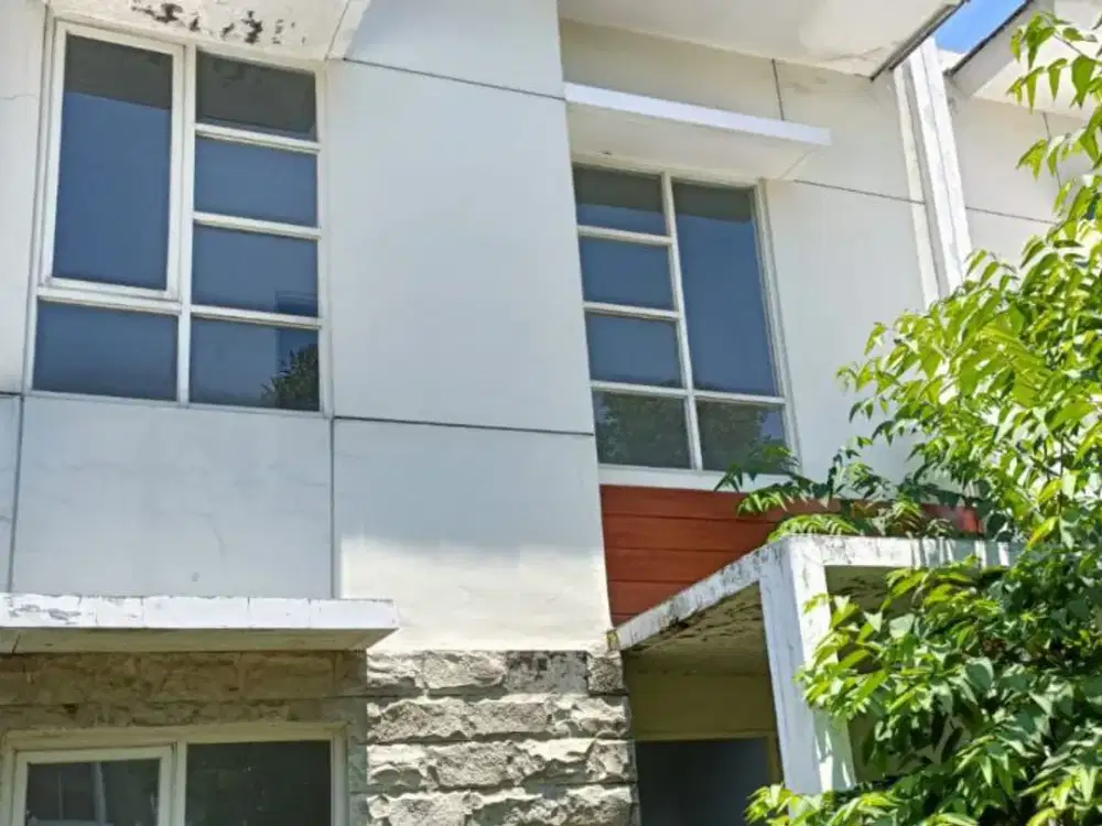 Row 4 mobil. Rumah Puri Surya jaya Sidoarjo