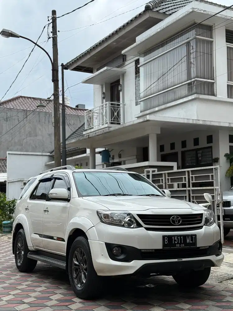TOYOTA FORTUNER 2.7 TRD AT 2014 LOW KM