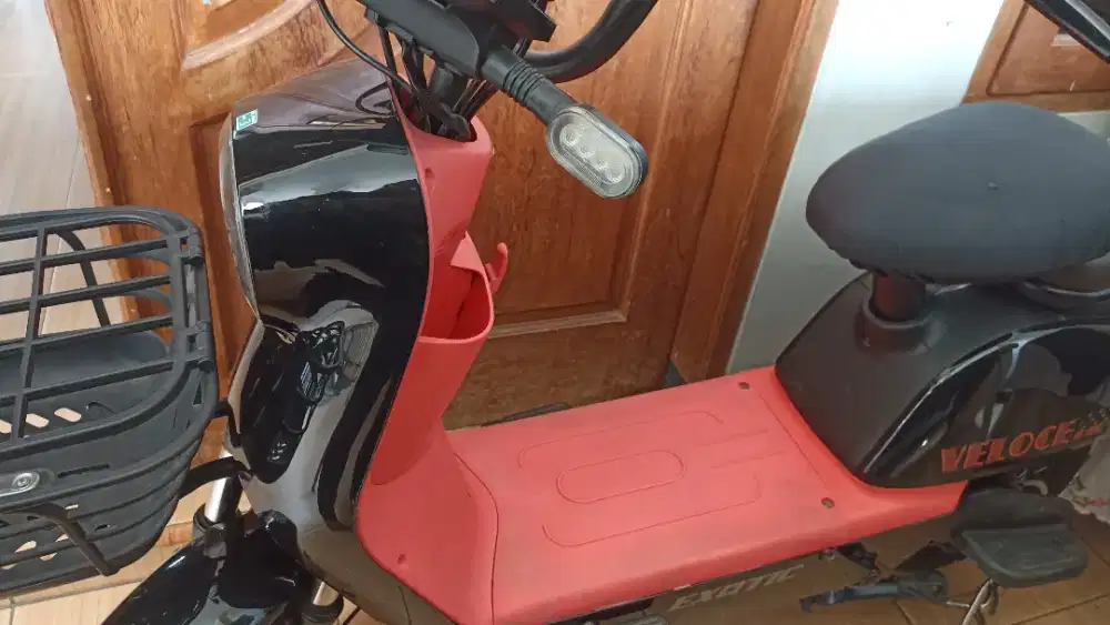 SEPEDA LISTRIK MEEK EXOTIC TYPE VELOCE 15 HITAM MANIS