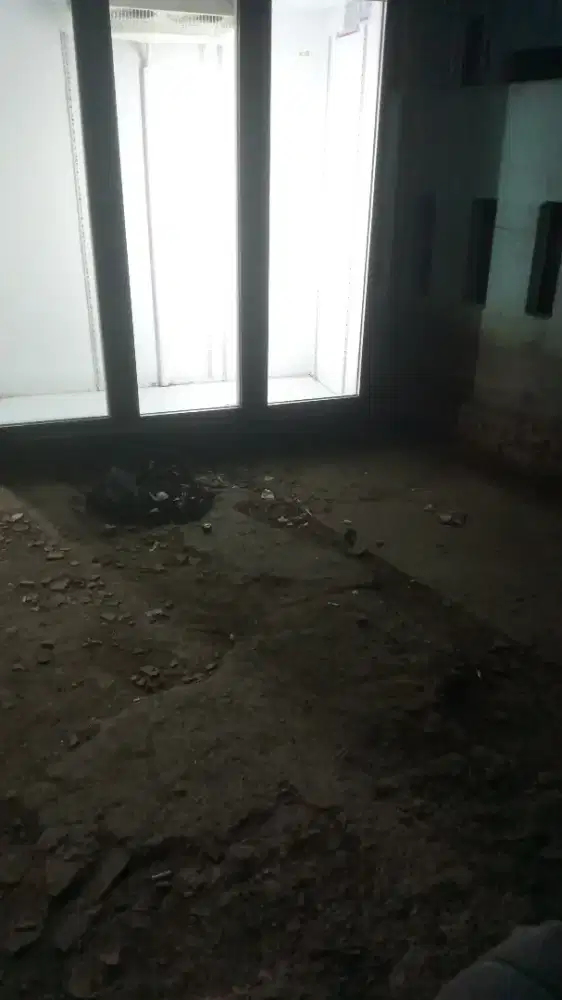 Showcase 2 pintu dan 3 pintu