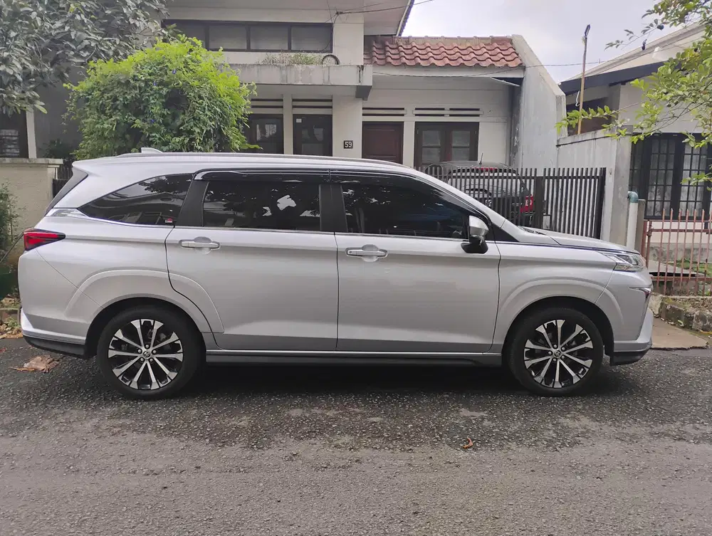 Toyota veloz type Q 2022 low kilometer (service record asli)